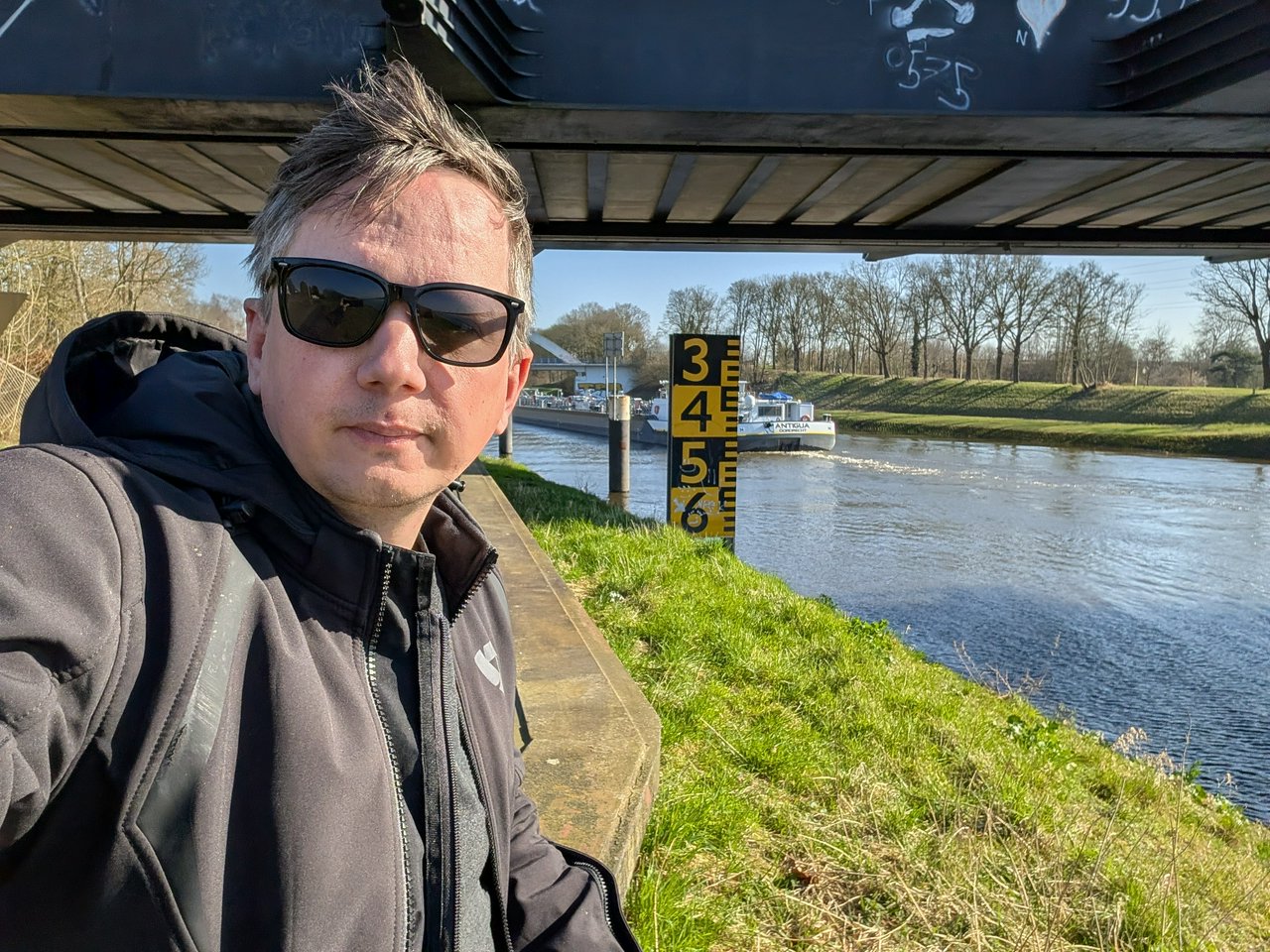 Selfie at Twentekanaal near Eefde, touring near the IJssel