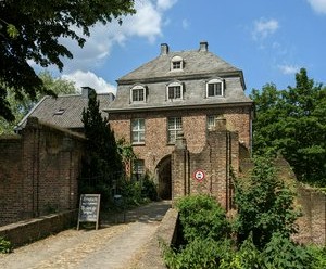 Gatebuilding of Graefenthal Cloister

A hike near the town of Kessel, the river Niers and the Graefenthal cloister.