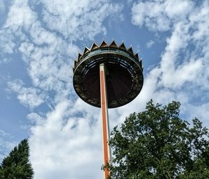 "Pagode" a rotating lookout ride in Efteling