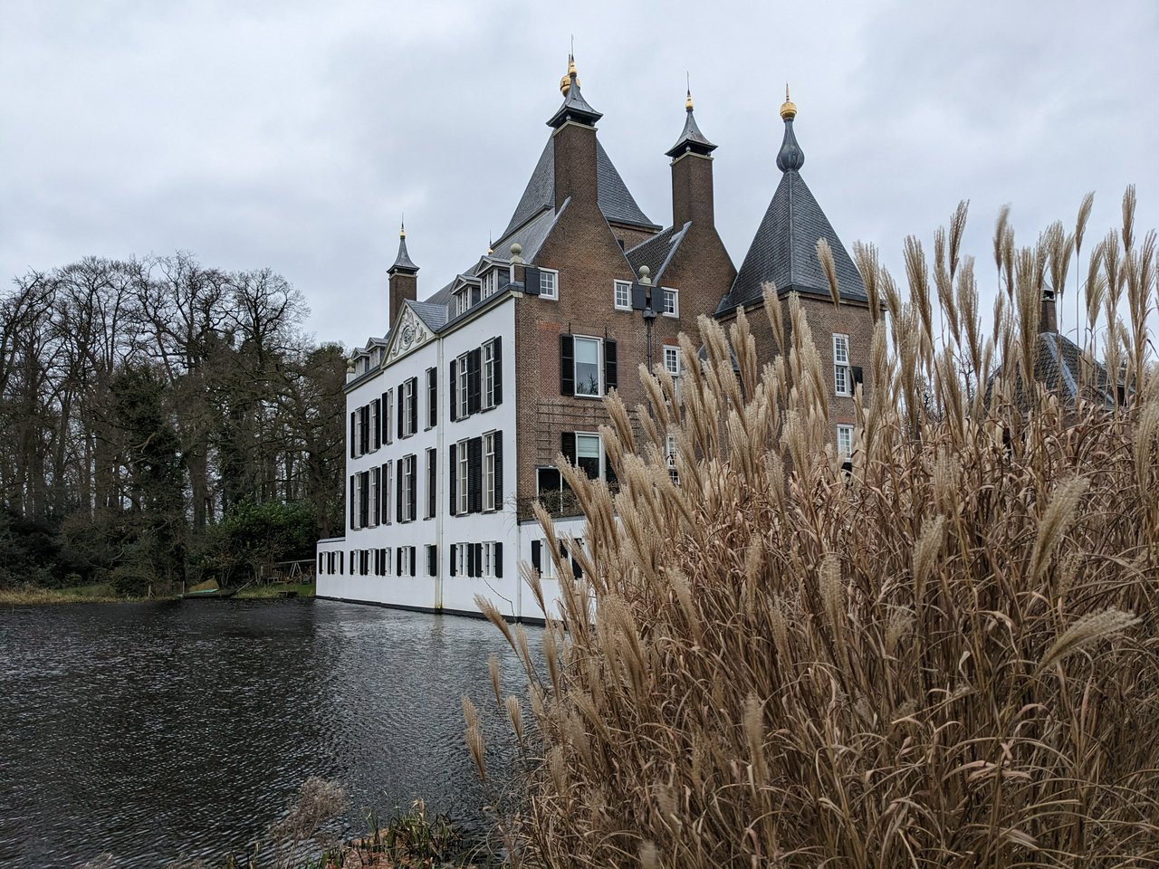 Kasteel Renswoude, a 14th century castle, with a moat and pond, a dovecote and gardens on its estate.