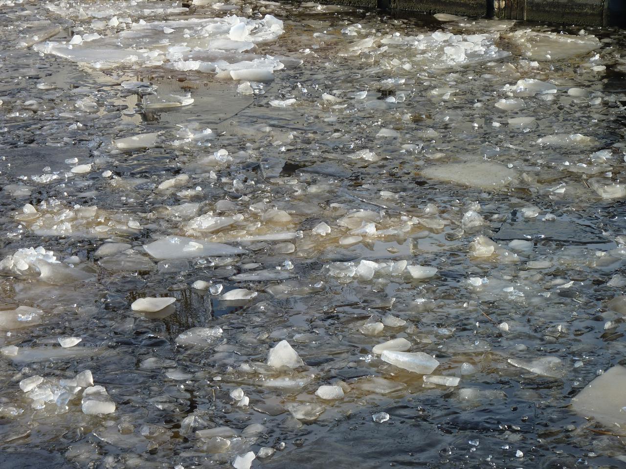 Broken ice in the locks