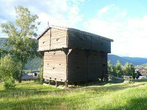 Granary in Lom