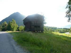 Granary in Lom