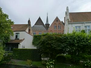 Heilig Hart church, peeking through