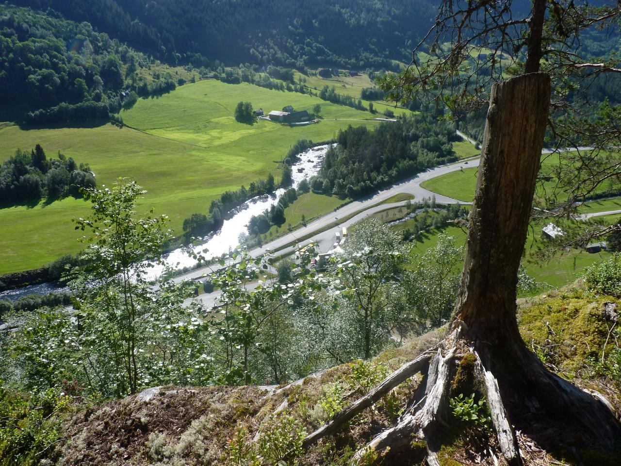 Hike to the top of Tvindefossen waterfalls