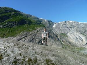 Hiking to Nigardsbreen