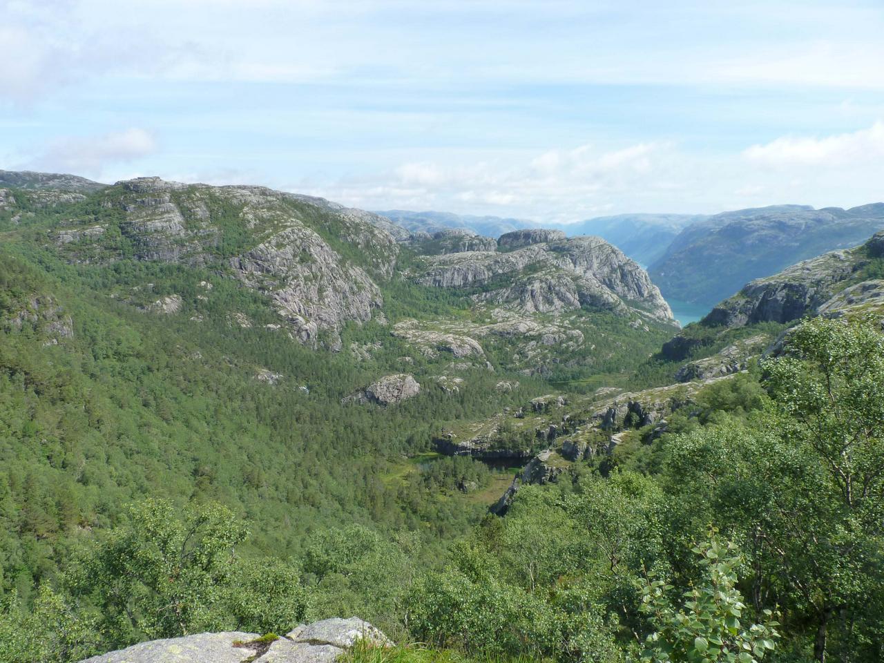 Hiking to Preikestolen