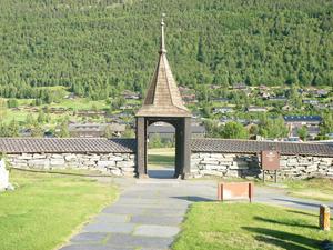 Stavkirke in Lom