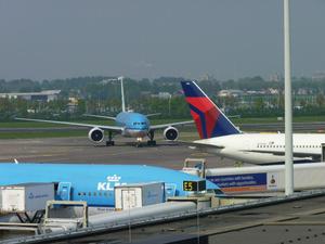 Terugkomend op Schiphol, Amsterdam