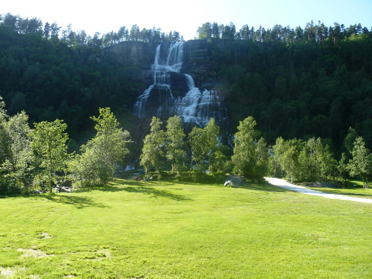 Tvindefossen waterfalls