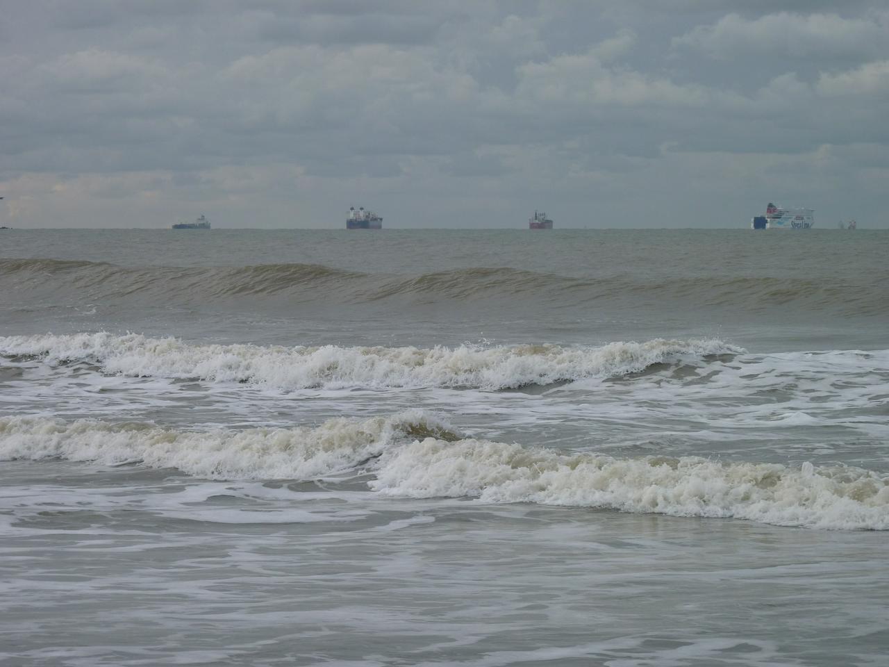 Waves and boats.