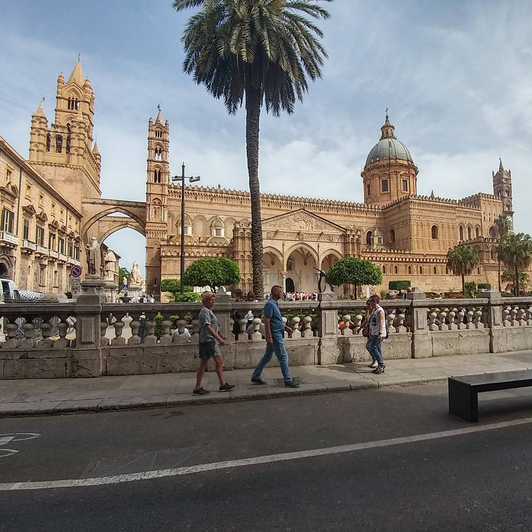 A mix of Arabic, Catholic and medieval architecture.